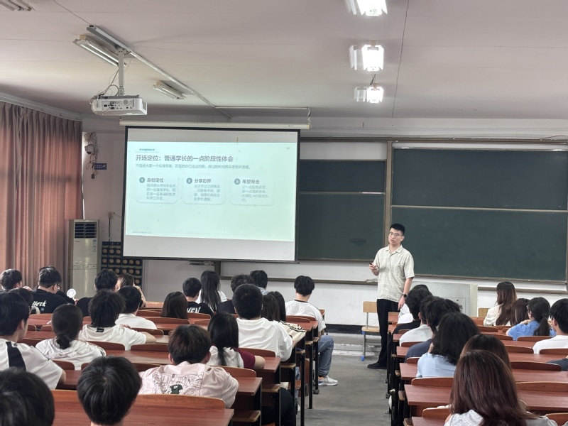 校友李迟老师来我院开展学术交流