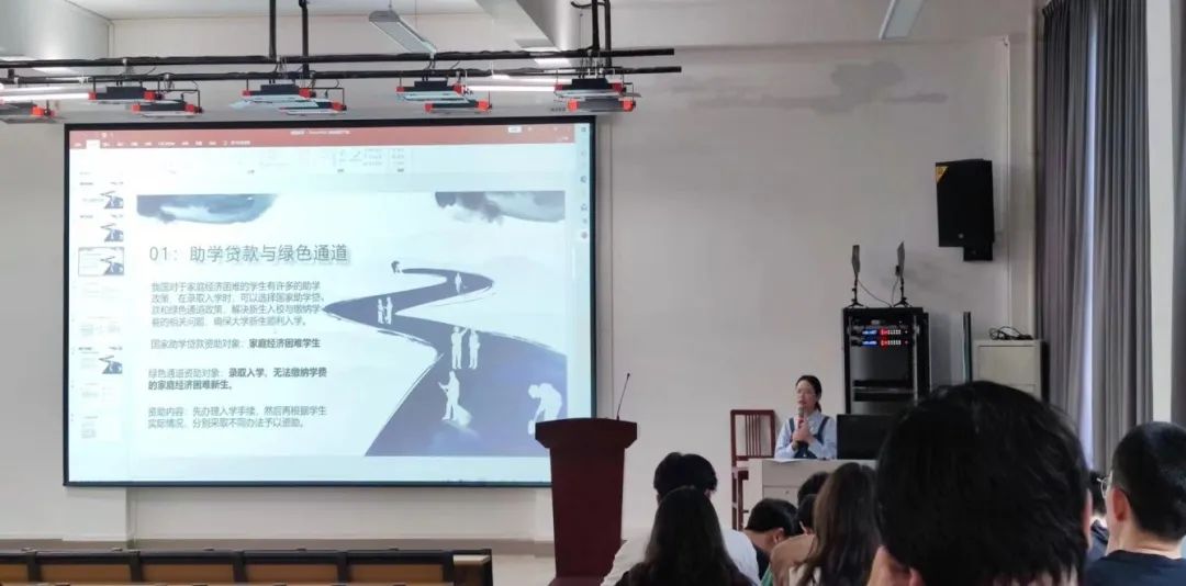 艺术学院开展感恩诚信教育主题活...